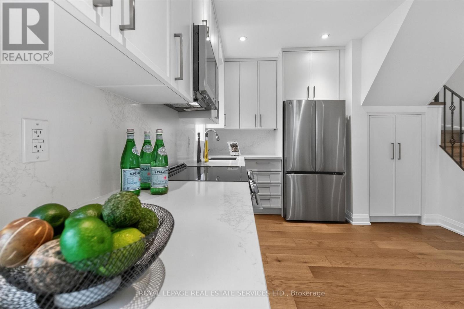 93 Medland Crescent, Toronto, Ontario  M6P 2N3 - Photo 12 - W13130912