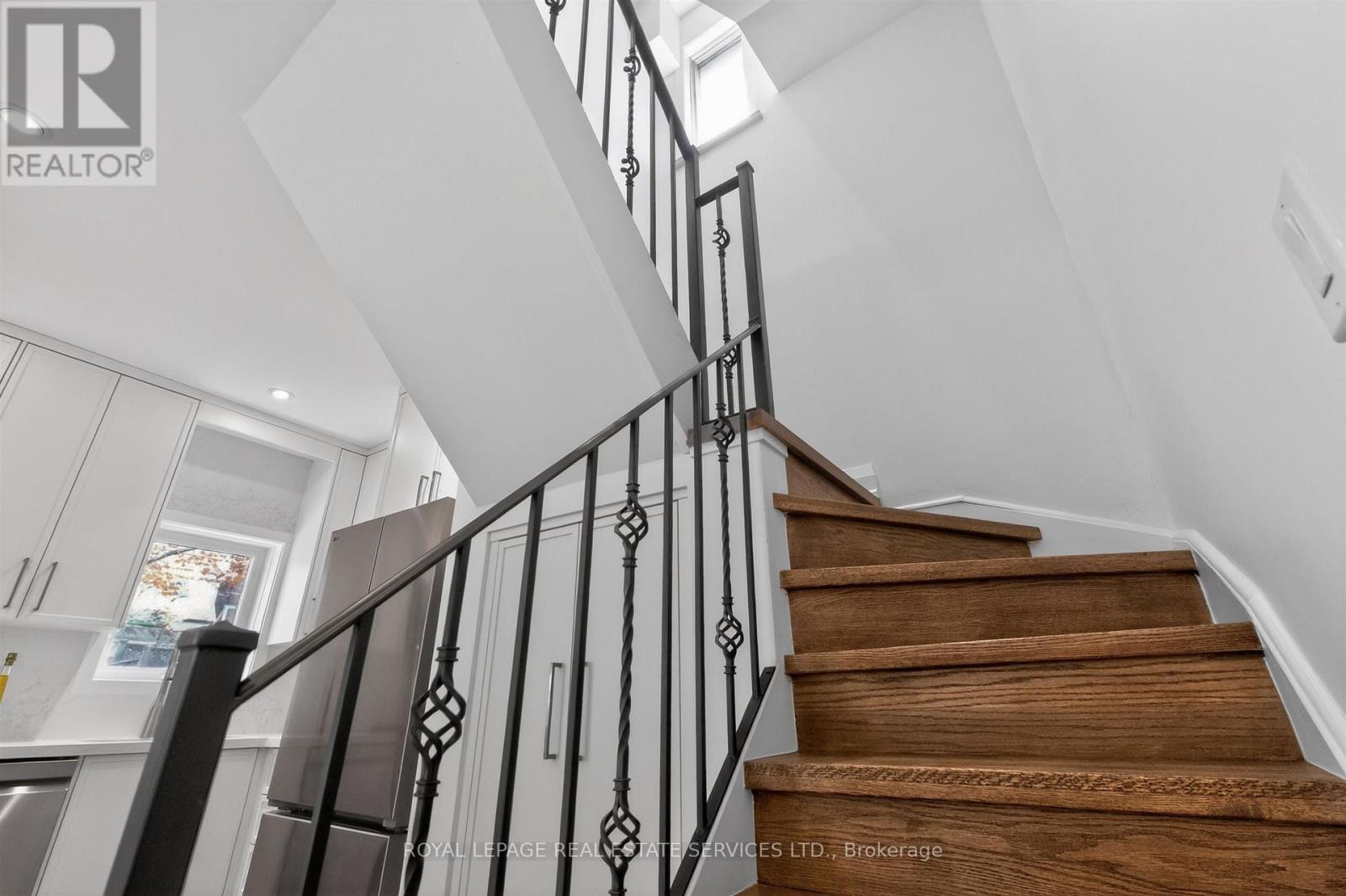 93 Medland Crescent, Toronto, Ontario  M6P 2N3 - Photo 15 - W13130912