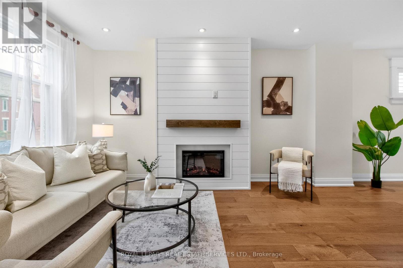 93 Medland Crescent, Toronto, Ontario  M6P 2N3 - Photo 3 - W13130912