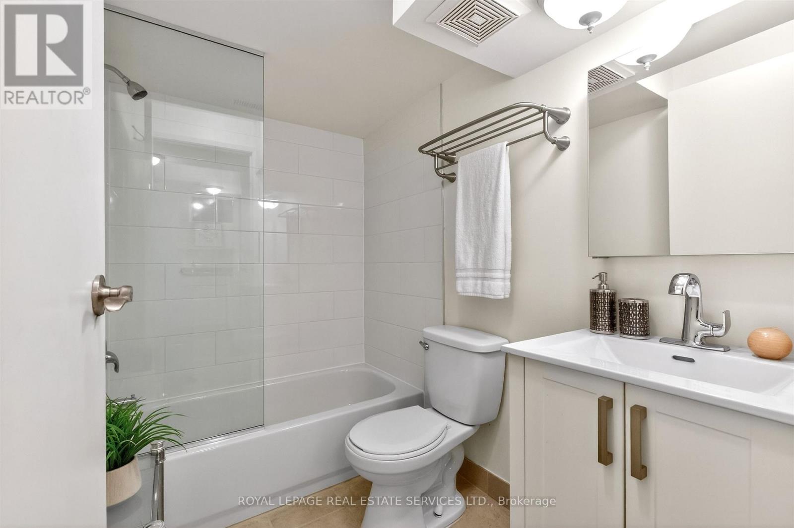 93 Medland Crescent, Toronto, Ontario  M6P 2N3 - Photo 35 - W13130912