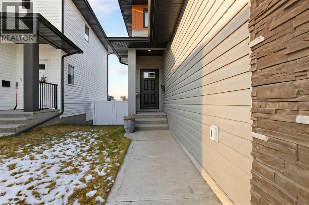 30 Palmer Circle, Blackfalds, Alberta  T4M 0N7 - Photo 2 - A2290760