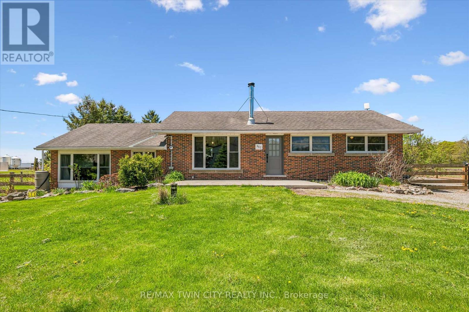 957 Middletown Road, Hamilton, Ontario  L8B 1P8 - Photo 2 - X13130910