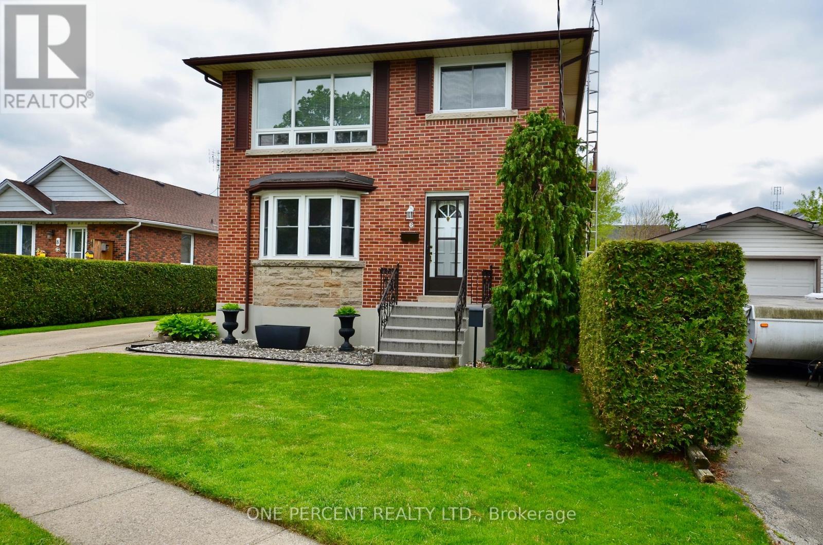 6 Kingsway Crescent, St. Catharines, Ontario  L2N 1A6 - Photo 2 - X13130944