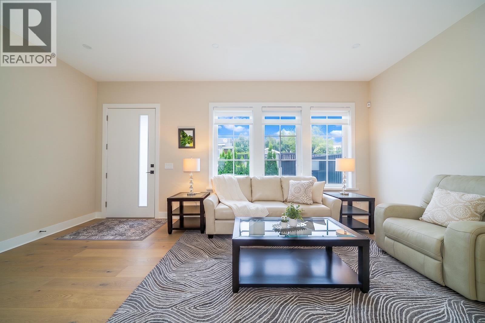 4643 Bond Street, Burnaby, British Columbia  V5H 1G7 - Photo 4 - R3122659