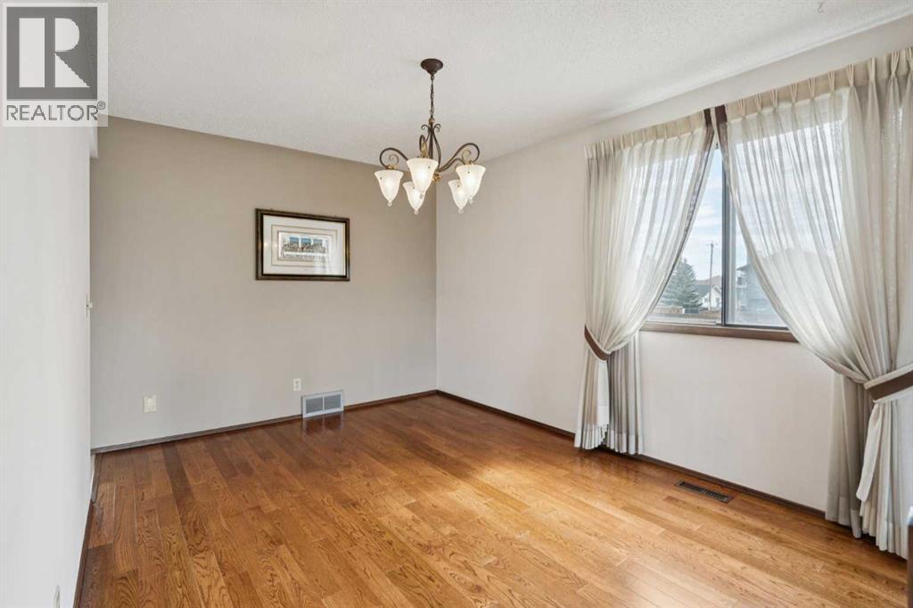 40 Scenic Place NW, Calgary, Alberta  T3L 1A5 - Photo 8 - A2306340