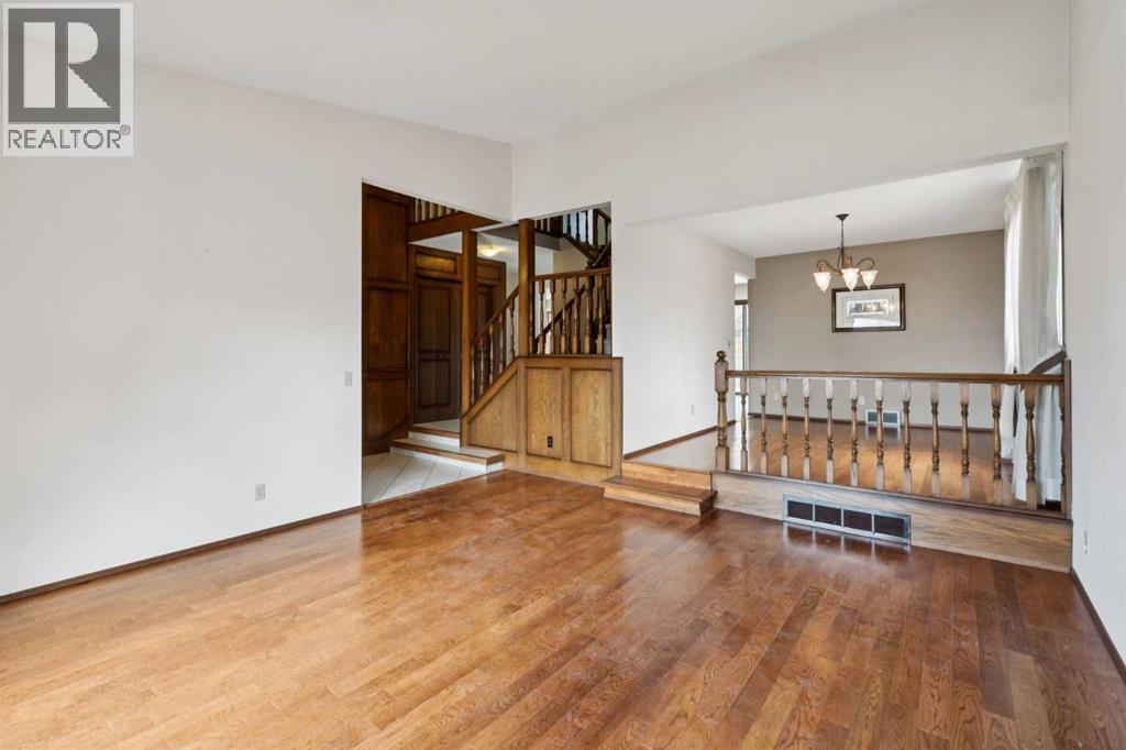 40 Scenic Place NW, Calgary, Alberta  T3L 1A5 - Photo 7 - A2306340