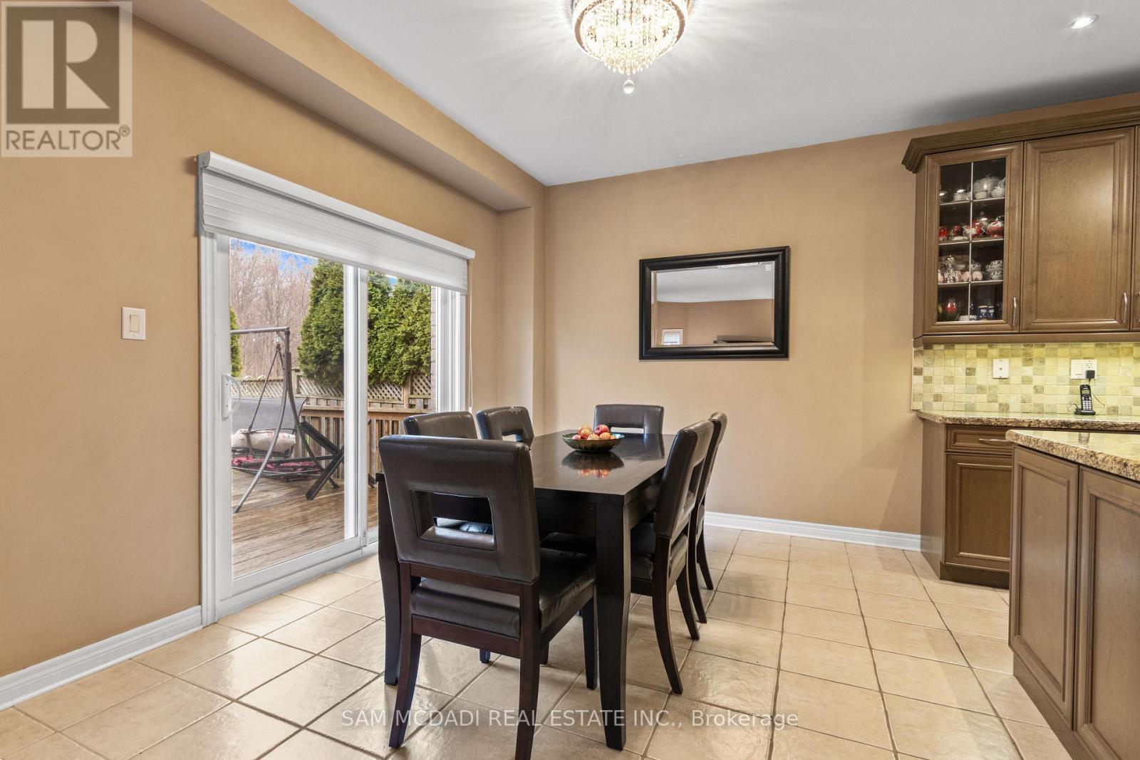3352 Erin Centre Boulevard, Mississauga, Ontario  L5M 8C3 - Photo 11 - W12993620