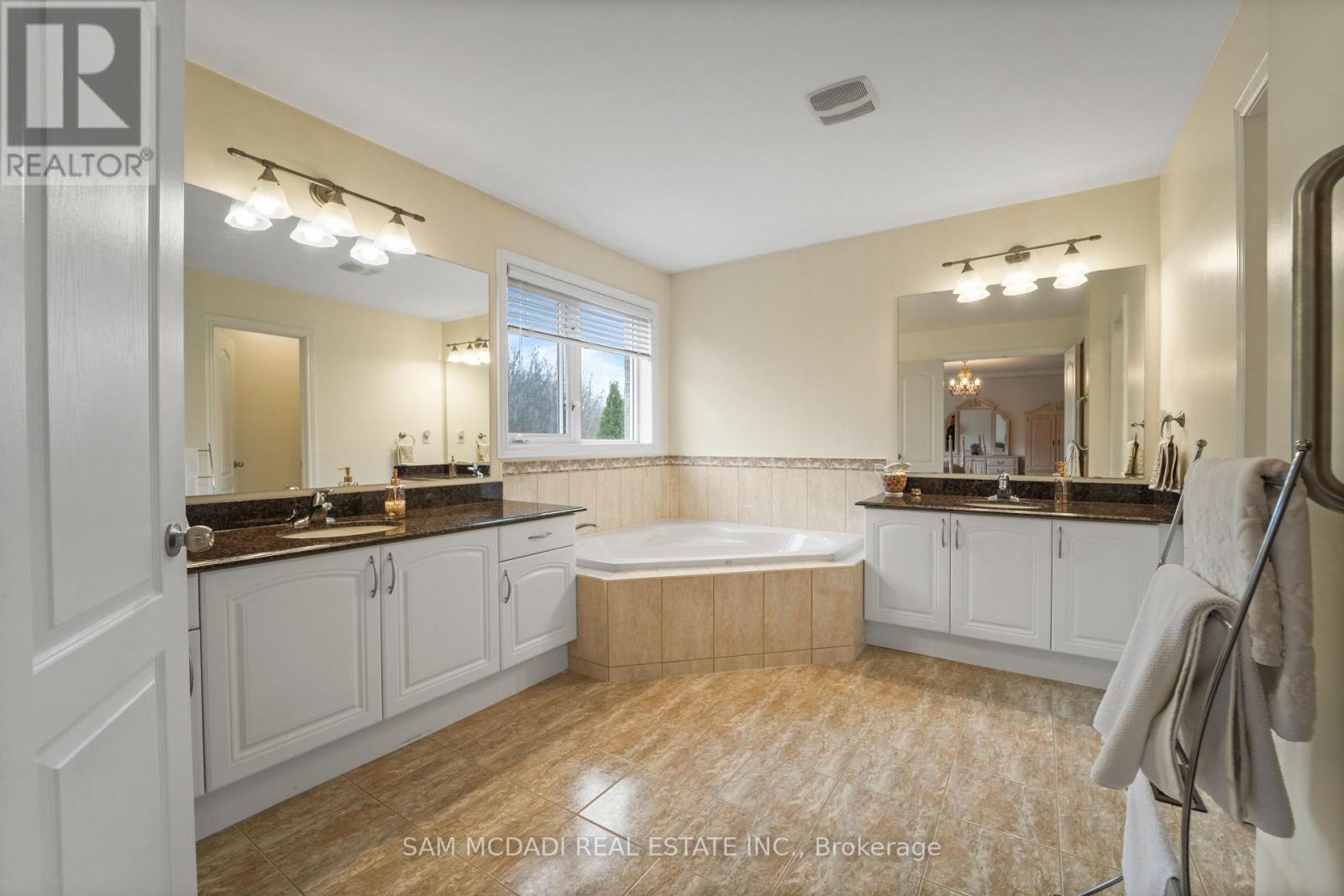 3352 Erin Centre Boulevard, Mississauga, Ontario  L5M 8C3 - Photo 20 - W12993620