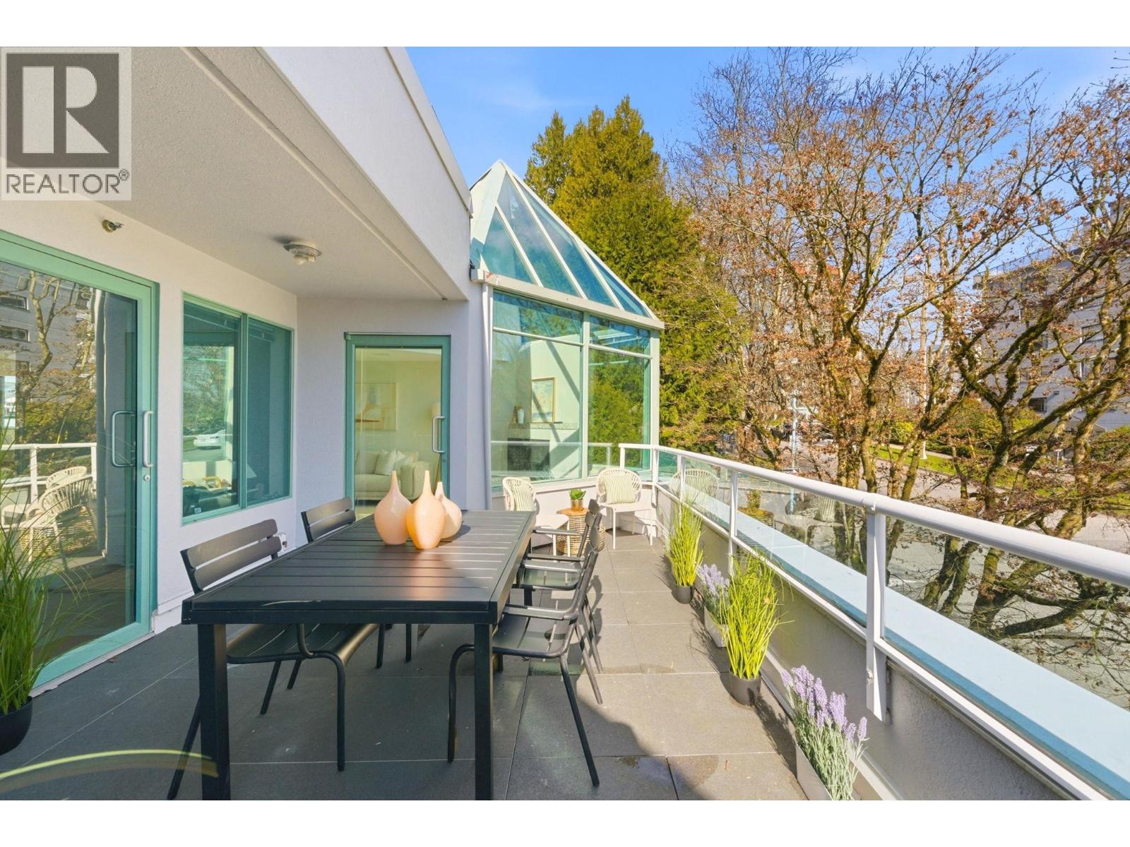 205 565 17th Street, West Vancouver, British Columbia  V7V 3S9 - Photo 2 - R3123953