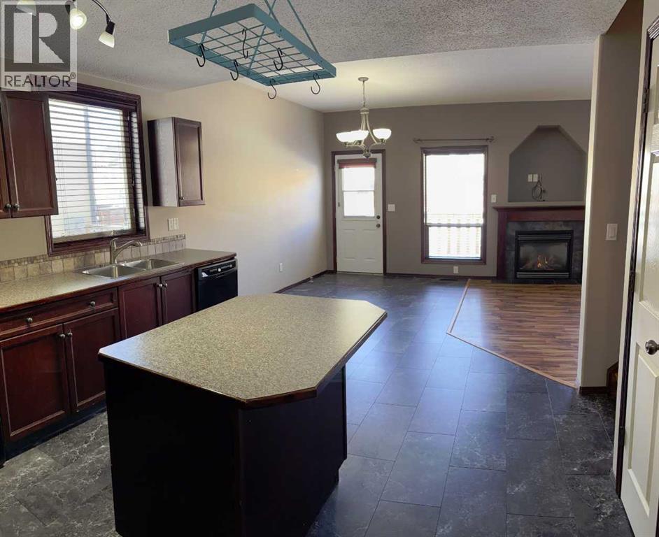 40 Alberts Close, Red Deer, Alberta  T4R 3J7 - Photo 3 - A2295806