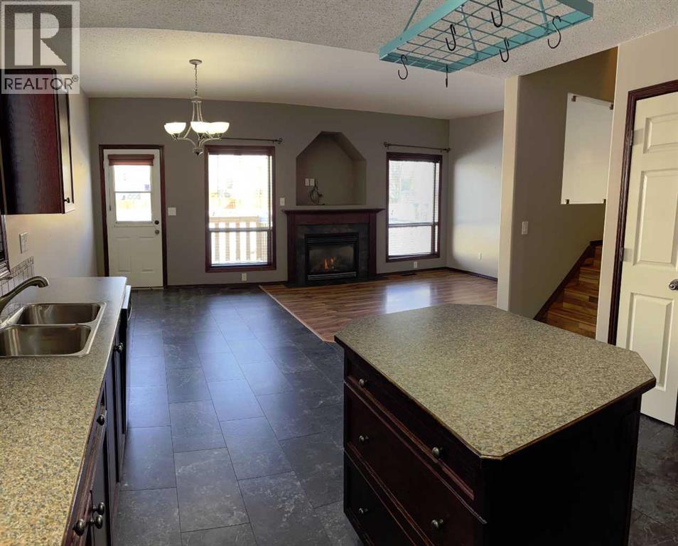 40 Alberts Close, Red Deer, Alberta  T4R 3J7 - Photo 4 - A2295806