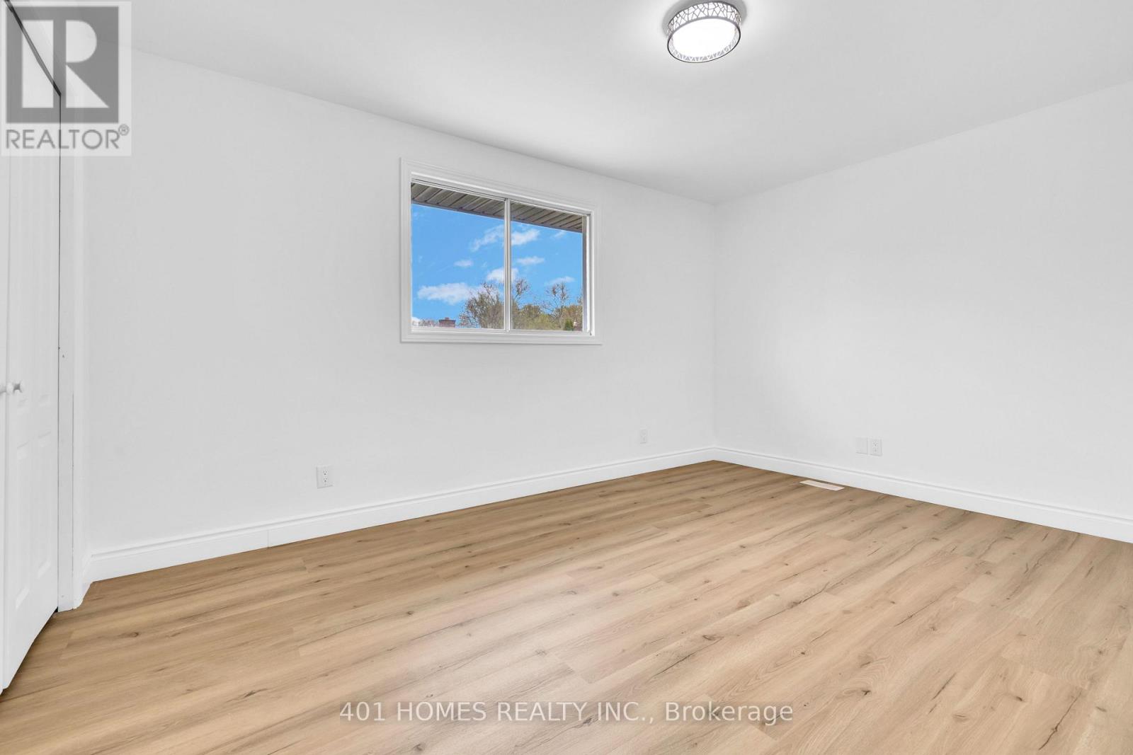 10540 Halstead Crescent N, Windsor, Ontario  N8R 2C4 - Photo 12 - X13130990