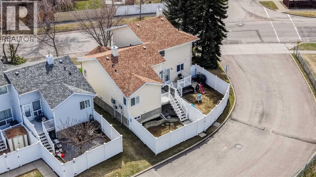 171 Deerfield Drive SE, Calgary, Alberta  T2J 7B7 - Photo 4 - A2306881