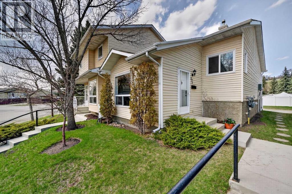 171 Deerfield Drive SE, Calgary, Alberta  T2J 7B7 - Photo 2 - A2306881