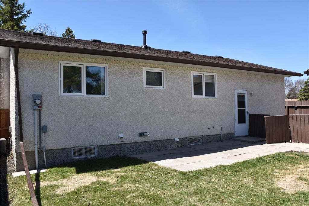 87 Hawkins Crescent, Winnipeg, Manitoba R2N 1H7 - Photo 18 - 202610474