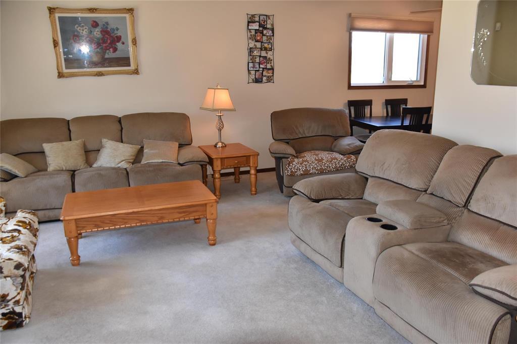 87 Hawkins Crescent, Winnipeg, Manitoba R2N 1H7 - Photo 2 - 202610474