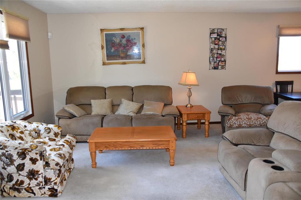 87 Hawkins Crescent, Winnipeg, Manitoba R2N 1H7 - Photo 3 - 202610474