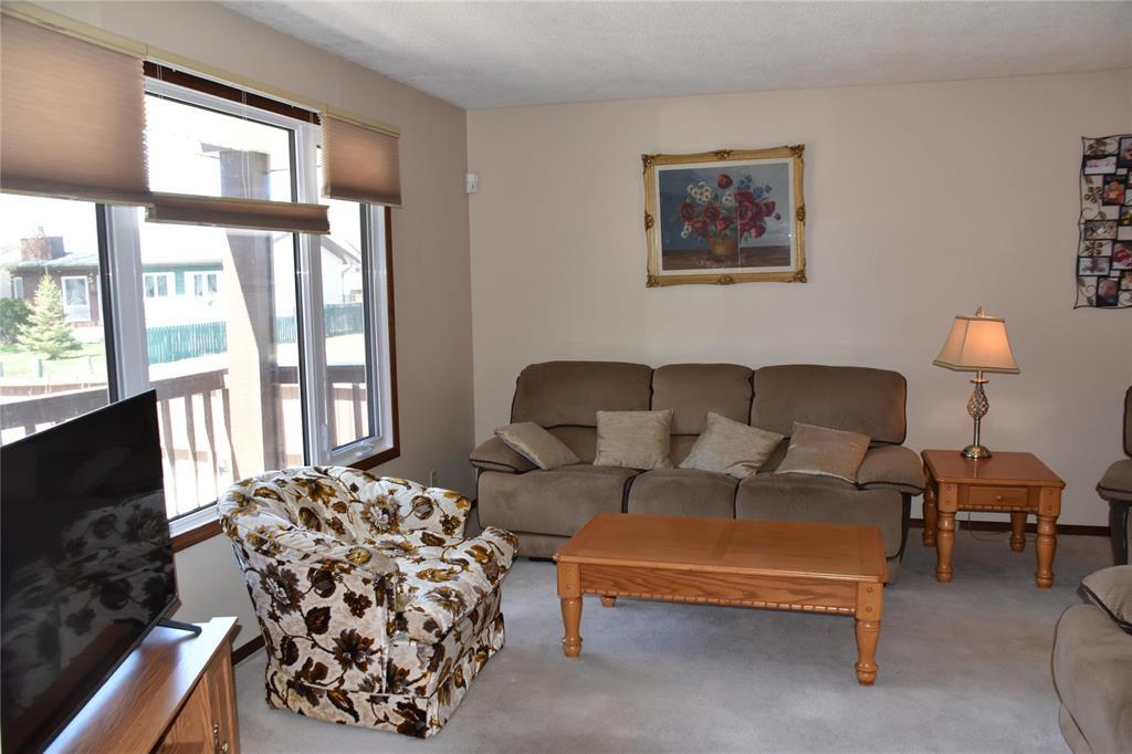 87 Hawkins Crescent, Winnipeg, Manitoba R2N 1H7 - Photo 4 - 202610474