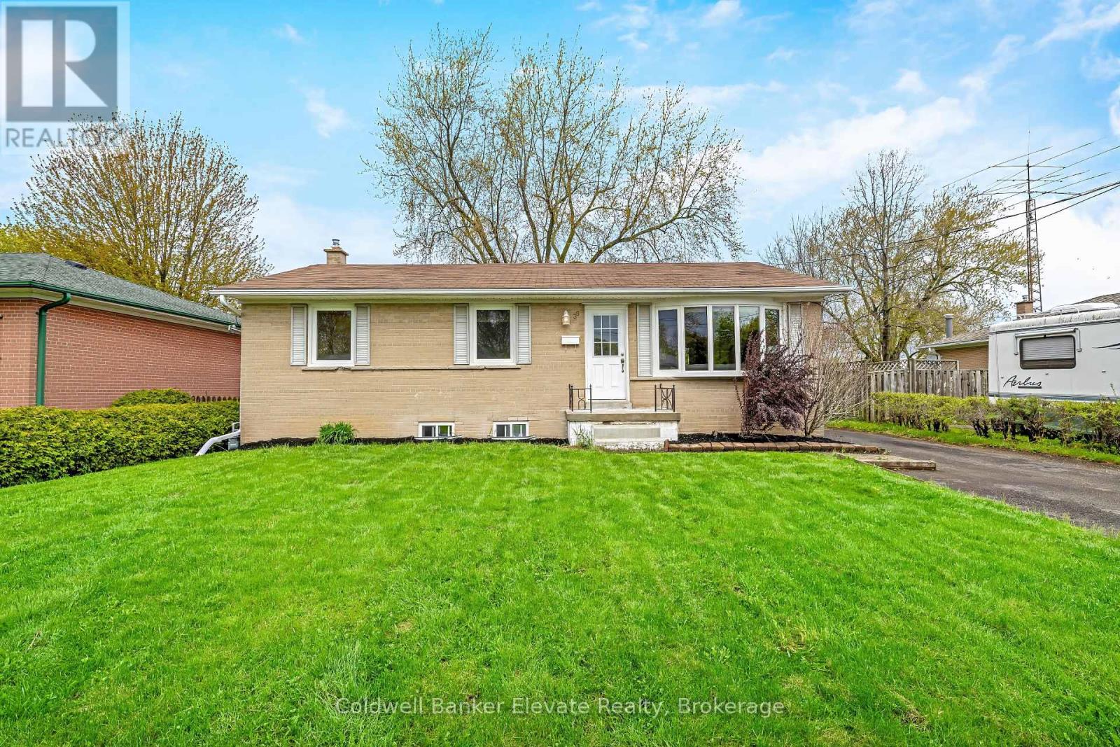 39 MCGILVRAY CRESCENT, Halton Hills, Ontario