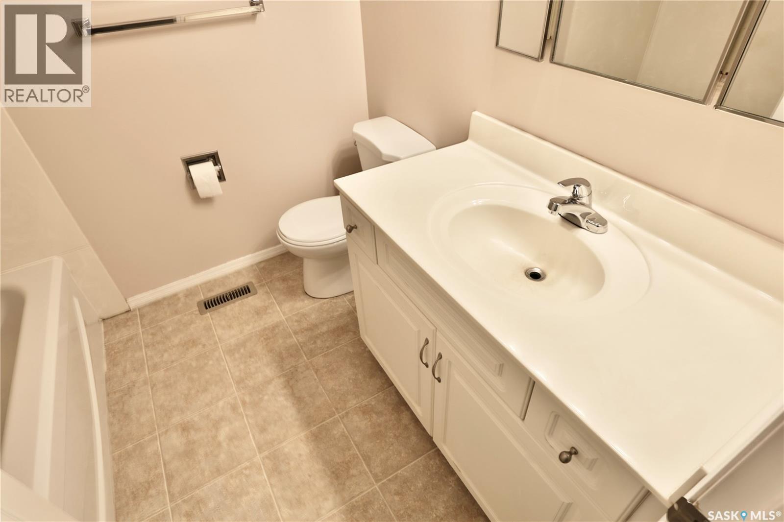 220 Cedar Meadow Drive, Regina, Saskatchewan  S4X 3J6 - Photo 13 - SK035995