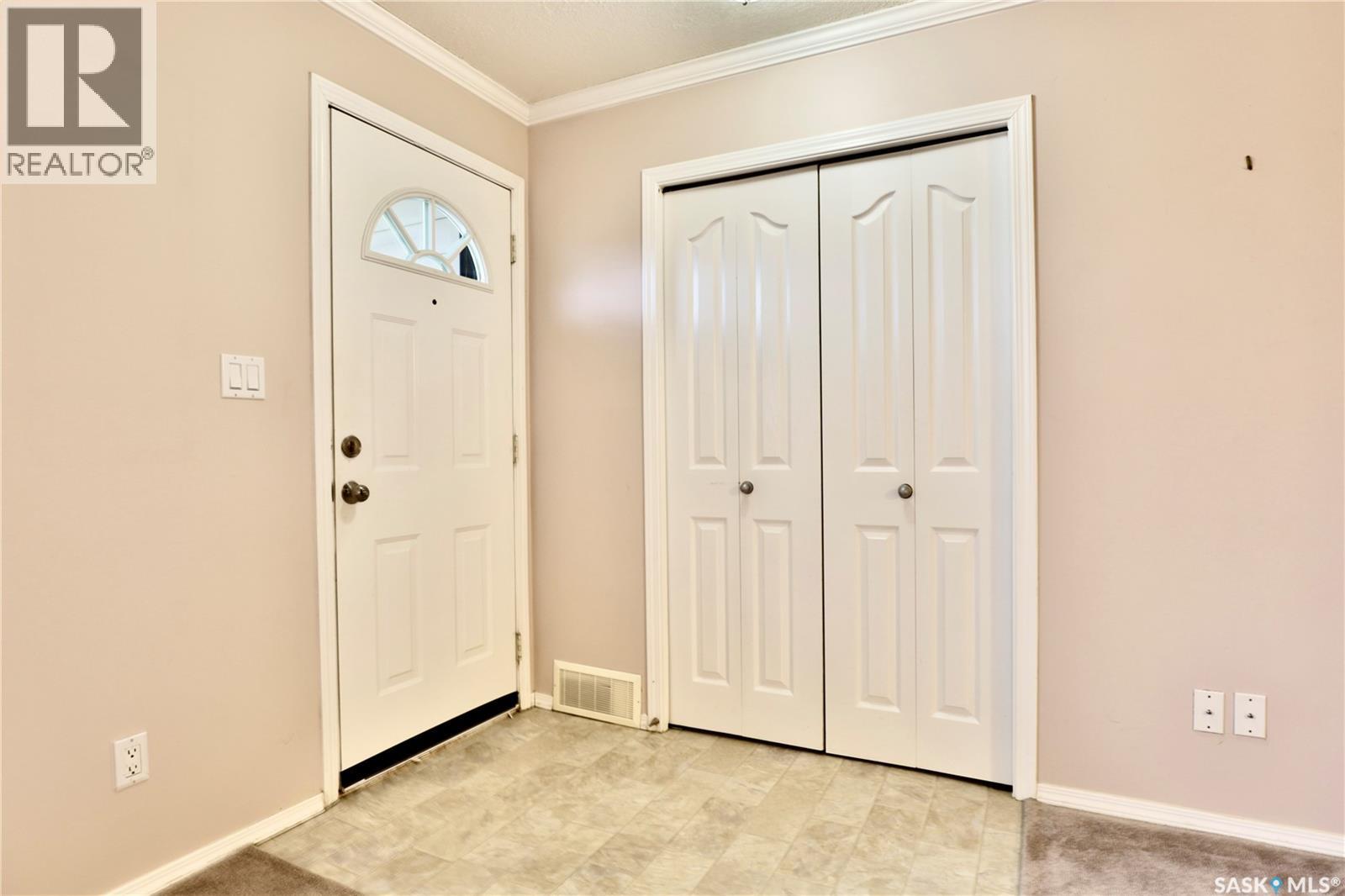 220 Cedar Meadow Drive, Regina, Saskatchewan  S4X 3J6 - Photo 3 - SK035995