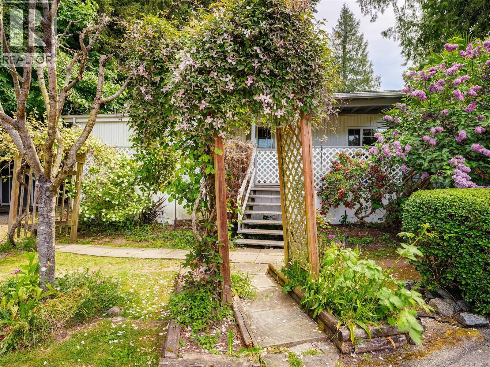 2 2741 Stautw Rd, Central Saanich, British Columbia  V8M 2E9 - Photo 1 - 1034060