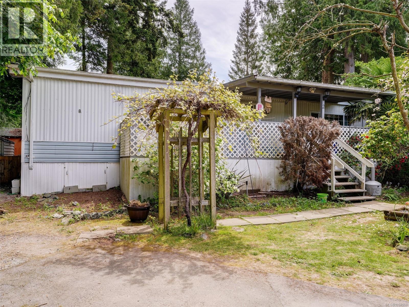 2 2741 Stautw Rd, Central Saanich, British Columbia  V8M 2E9 - Photo 2 - 1034060