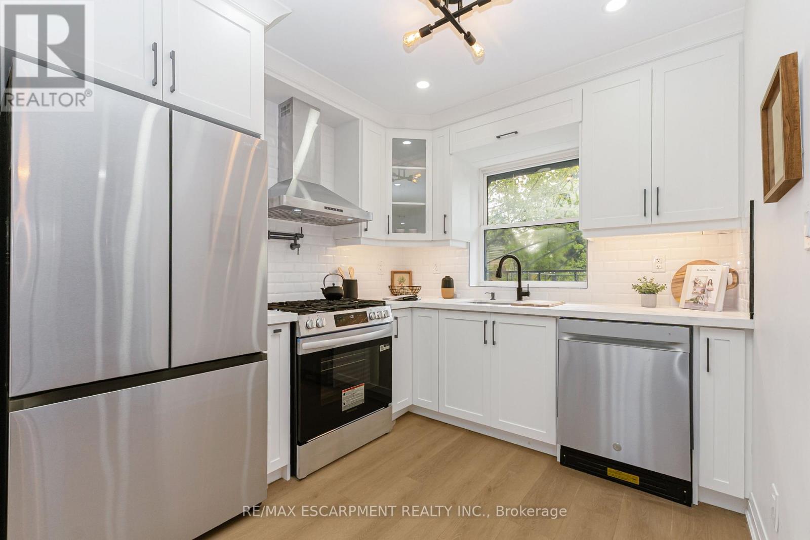 487 East 37th Street, Hamilton, Ontario  L8V 4C1 - Photo 11 - X13130974