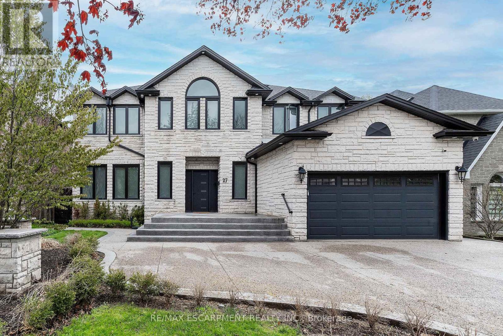 27 Elodia Court, Hamilton, Ontario  L9C 7R2 - Photo 2 - X13131030