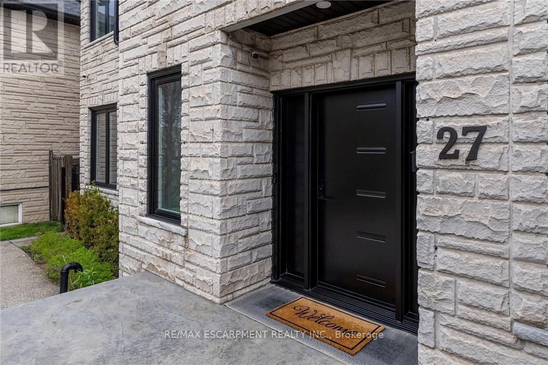 27 Elodia Court, Hamilton, Ontario  L9C 7R2 - Photo 3 - X13131030