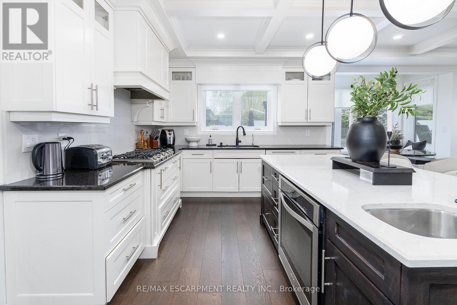 27 Elodia Court, Hamilton, Ontario  L9C 7R2 - Photo 8 - X13131030