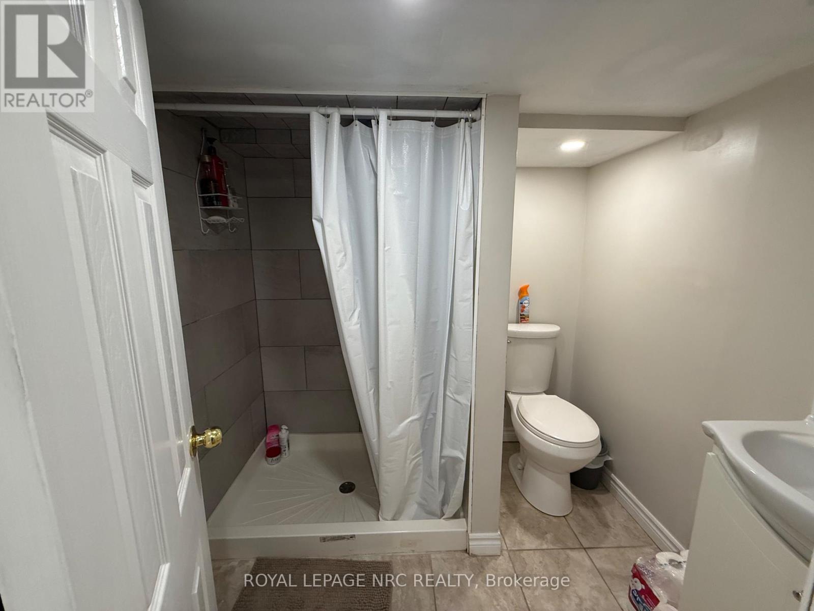 Lower Unit - 5715 Highland Avenue, Niagara Falls, Ontario  L2G 4X2 - Photo 12 - X13131078