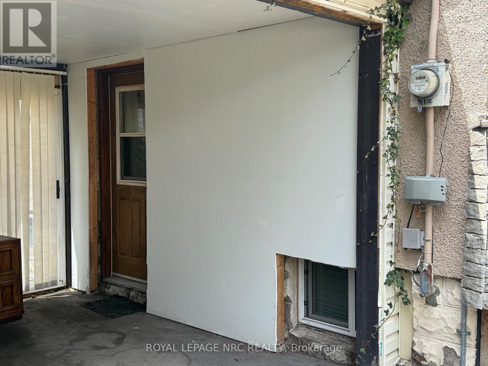 Lower Unit - 5715 Highland Avenue, Niagara Falls, Ontario  L2G 4X2 - Photo 2 - X13131078