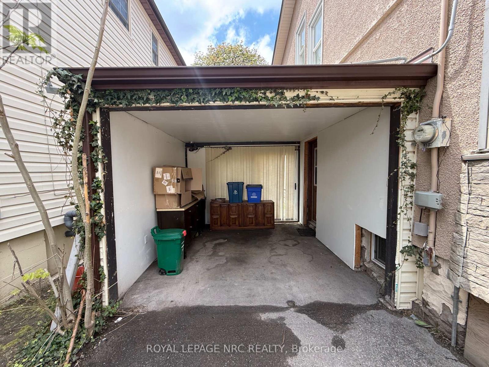 Lower Unit - 5715 Highland Avenue, Niagara Falls, Ontario  L2G 4X2 - Photo 3 - X13131078