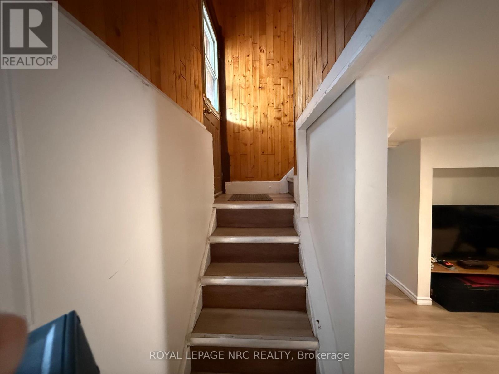 Lower Unit - 5715 Highland Avenue, Niagara Falls, Ontario  L2G 4X2 - Photo 4 - X13131078
