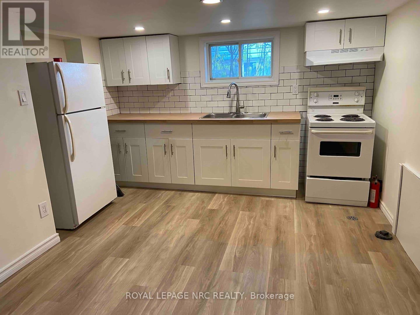 Lower Unit - 5715 Highland Avenue, Niagara Falls, Ontario  L2G 4X2 - Photo 5 - X13131078