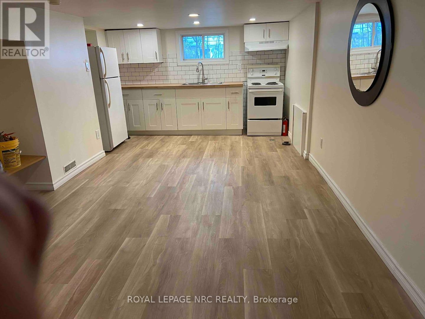 Lower Unit - 5715 Highland Avenue, Niagara Falls, Ontario  L2G 4X2 - Photo 6 - X13131078