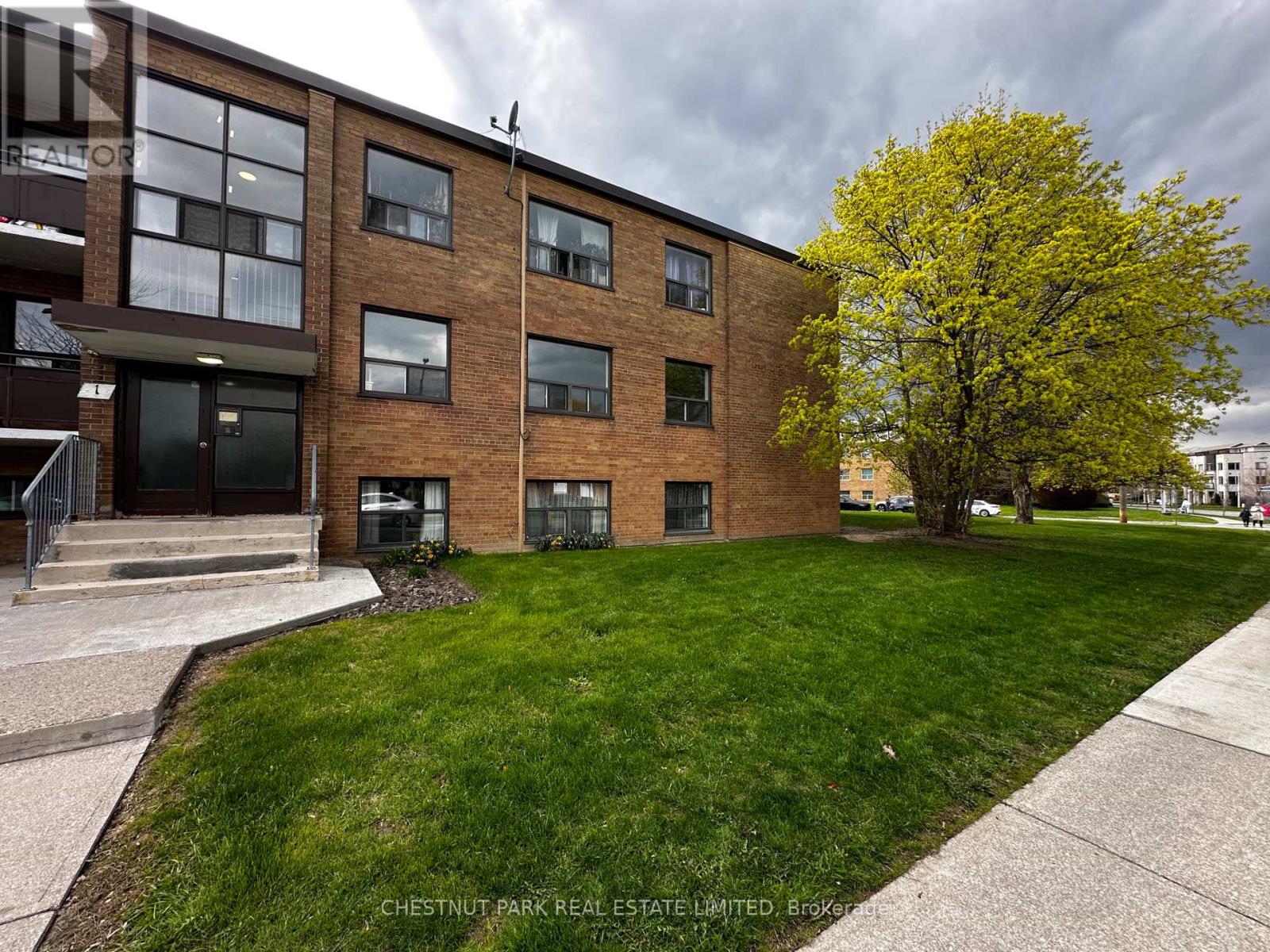 4 - 1 Wingreen Court, Toronto, Ontario  M3B 1B9 - Photo 2 - C13131054