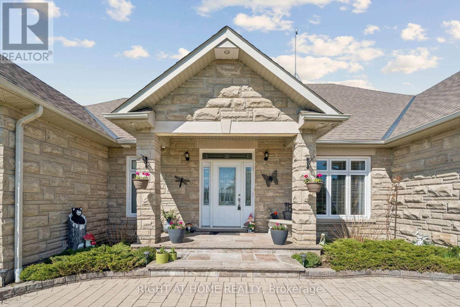10 Brolley Crescent, Essa, Ontario L0L 2N2 - Photo 3 - N12789936