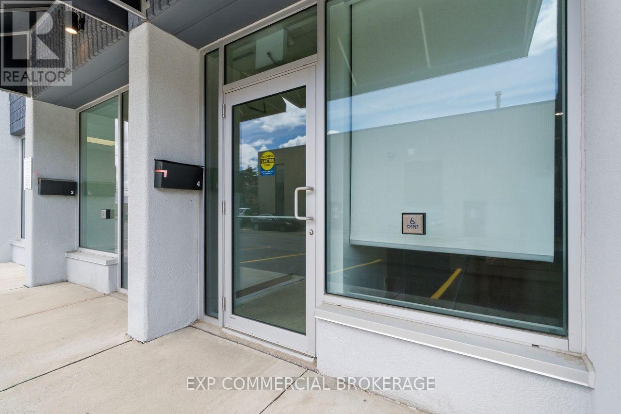 4 - 397 HUMBERLINE DRIVE, Toronto, Ontario