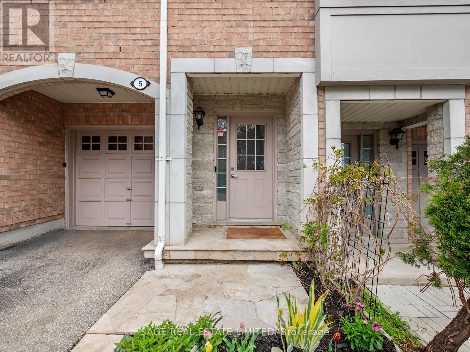 5 - 3071 Treadwells Drive, Mississauga, Ontario  L4X 1L5 - Photo 2 - W13131136
