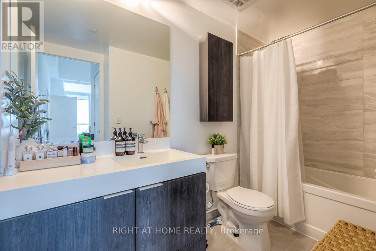 1211 - 3100 Keele Street, Toronto, Ontario  M3M 2H4 - Photo 18 - W13131158