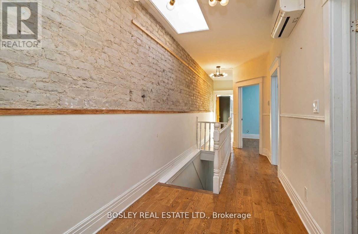 Upper - 2994 Dundas Street W, Toronto, Ontario  M6P 1Z3 - Photo 11 - W13131160