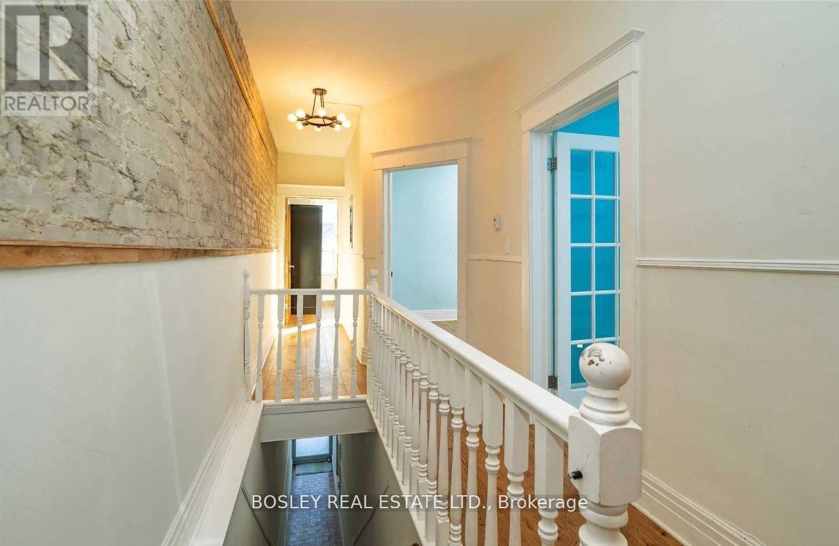Upper - 2994 Dundas Street W, Toronto, Ontario  M6P 1Z3 - Photo 12 - W13131160