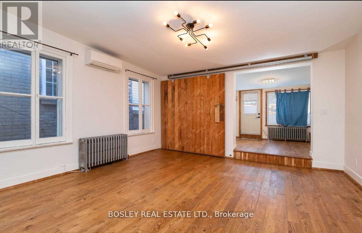 Upper - 2994 Dundas Street W, Toronto, Ontario  M6P 1Z3 - Photo 2 - W13131160