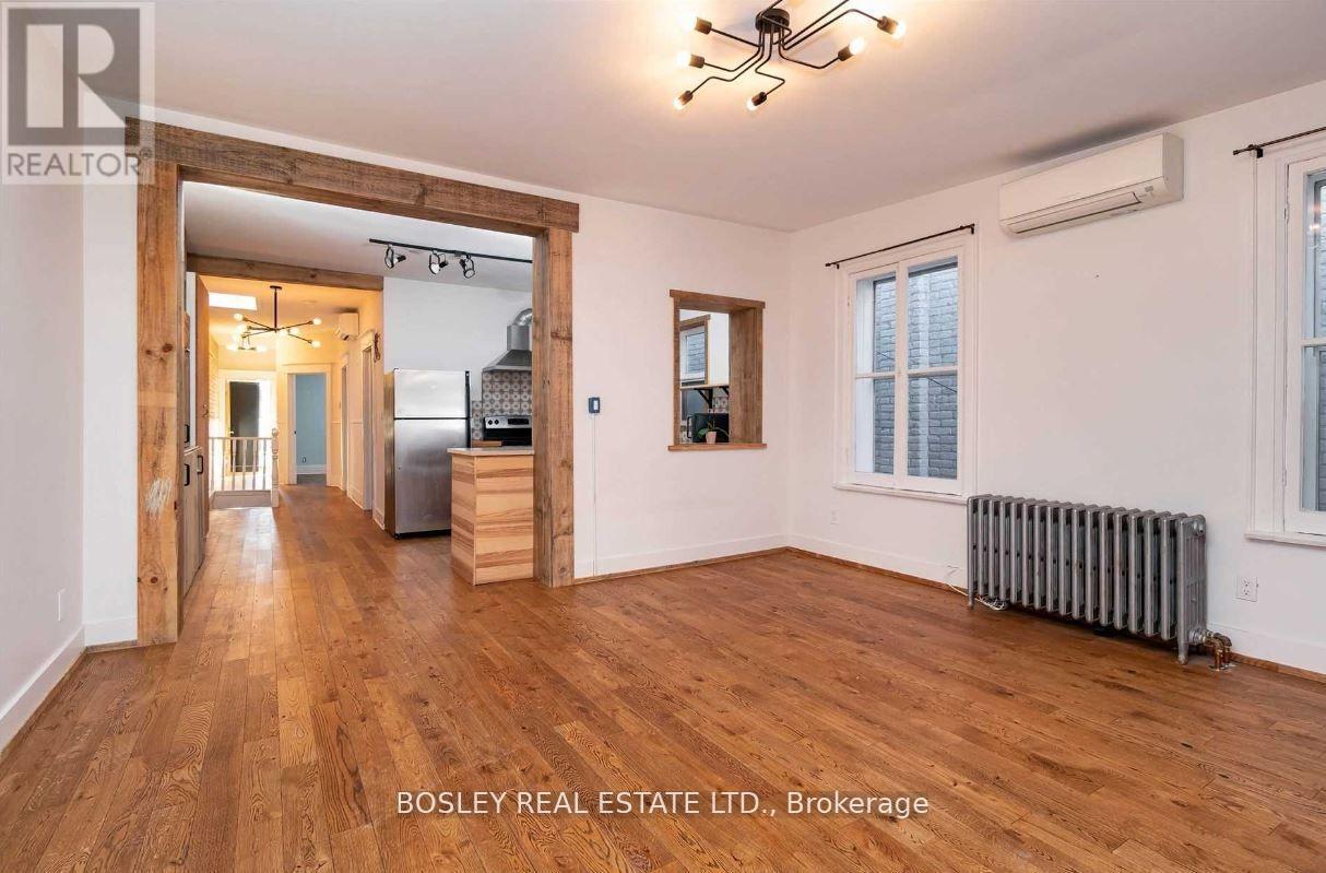 Upper - 2994 Dundas Street W, Toronto, Ontario  M6P 1Z3 - Photo 3 - W13131160