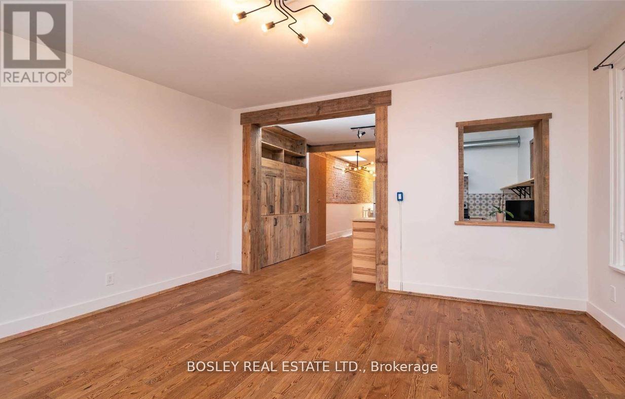 Upper - 2994 Dundas Street W, Toronto, Ontario  M6P 1Z3 - Photo 4 - W13131160