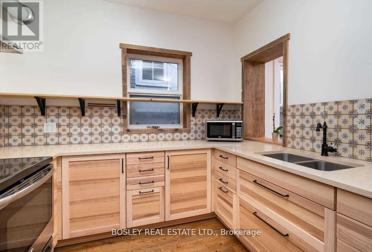 Upper - 2994 Dundas Street W, Toronto, Ontario  M6P 1Z3 - Photo 6 - W13131160