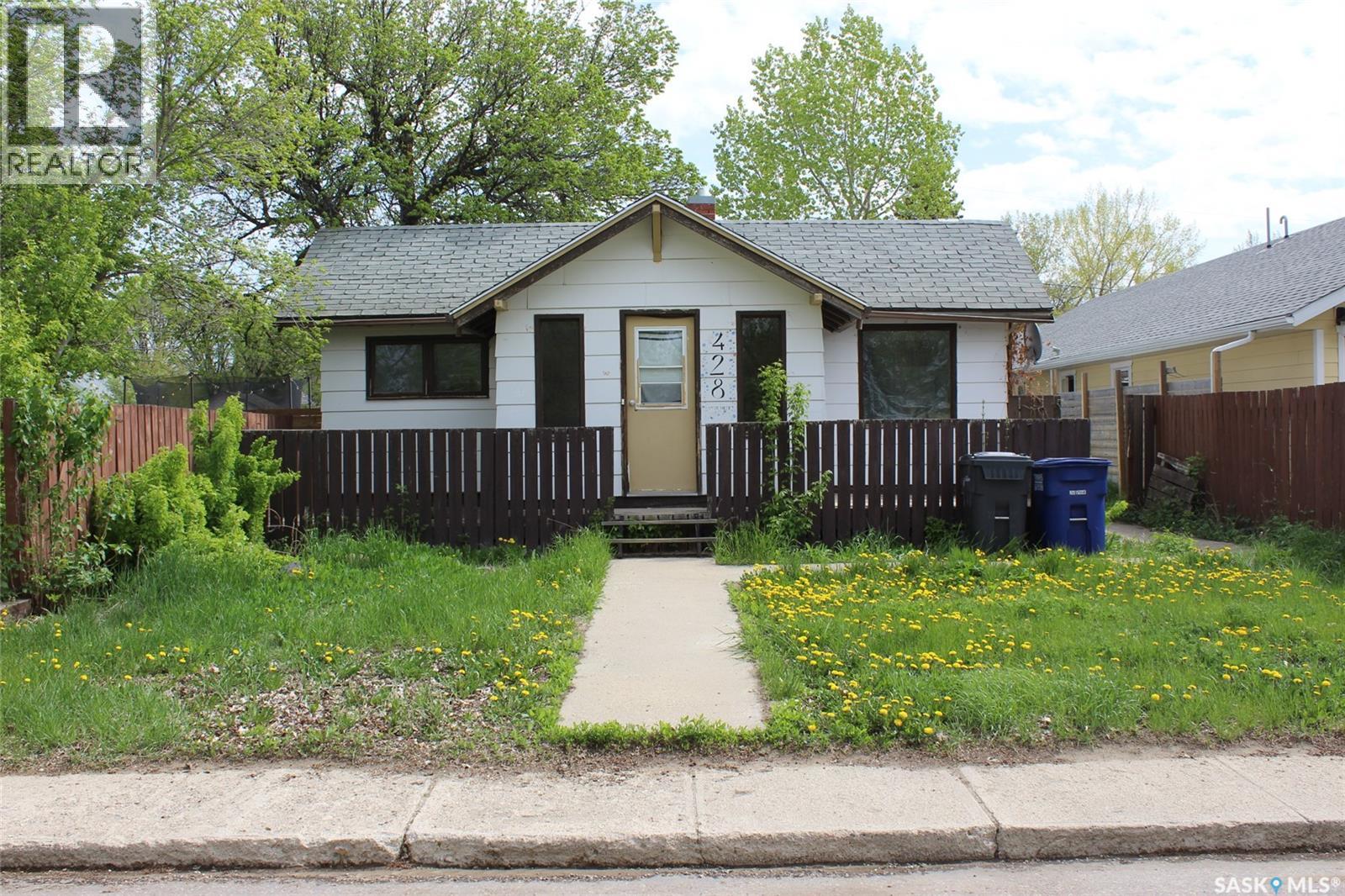 428 3rd Street W, Shaunavon, Saskatchewan  S0N 2M0 - Photo 1 - SK035898