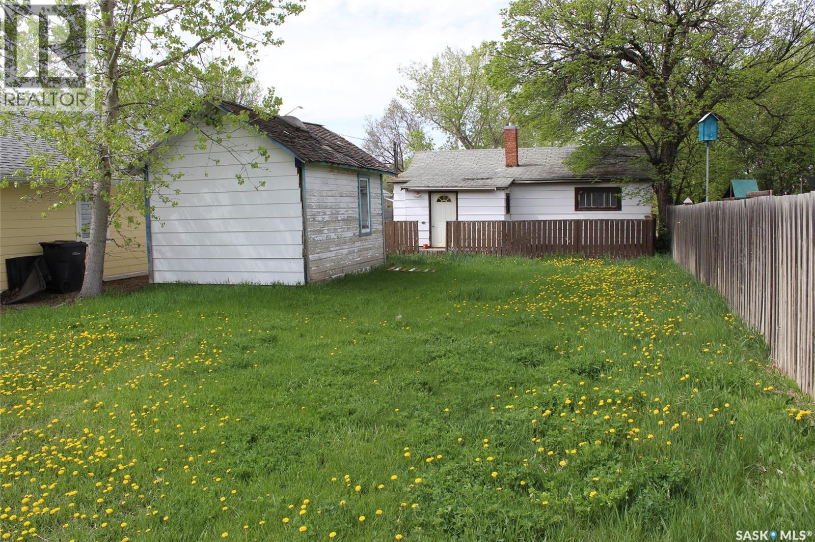 428 3rd Street W, Shaunavon, Saskatchewan  S0N 2M0 - Photo 2 - SK035898